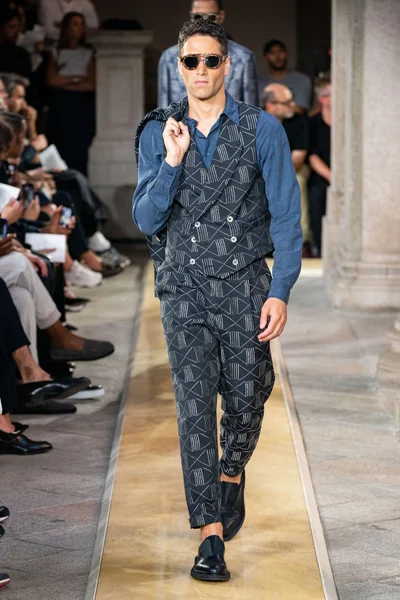 Look 48